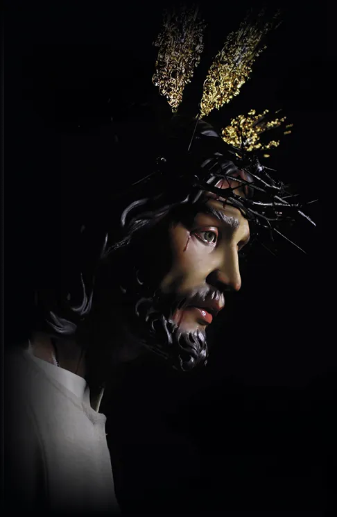 Imagen del Cristo de la Misericordia de Cuevas del Almanzora con corona de espinas dorada